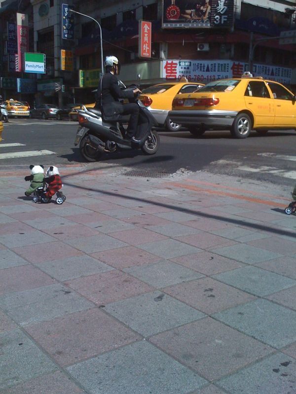 tricyclists in taiwan